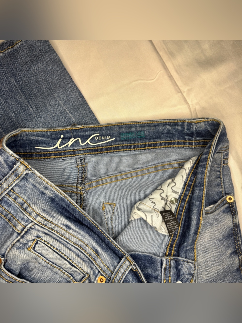 Y2K Low Rise Capris - Picture 5 of 10